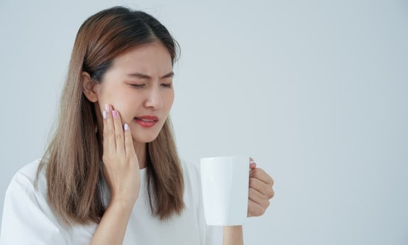 Featured image for “What Are the 4 Symptoms of Tooth Decay?”